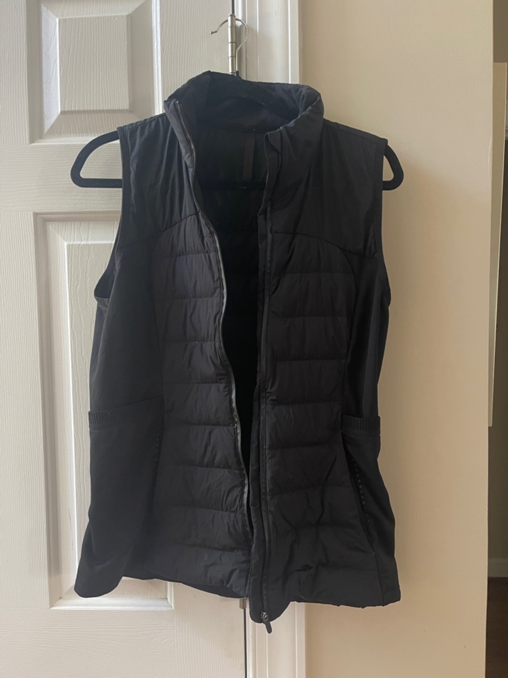 Lululemon women’s down for it vest size 10
